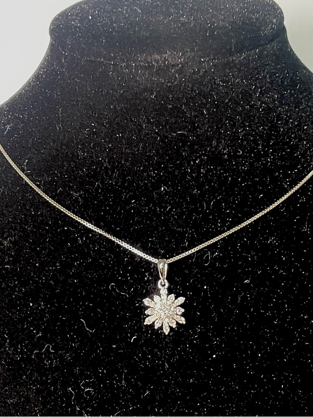 18 in Solid Sterling Silver Chain w/ 0.25 CTW Diamond Starburst Pendant Necklace